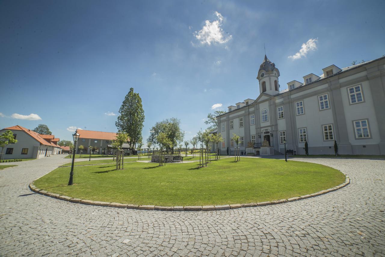 Panství Hotel Dlouhá Lhota